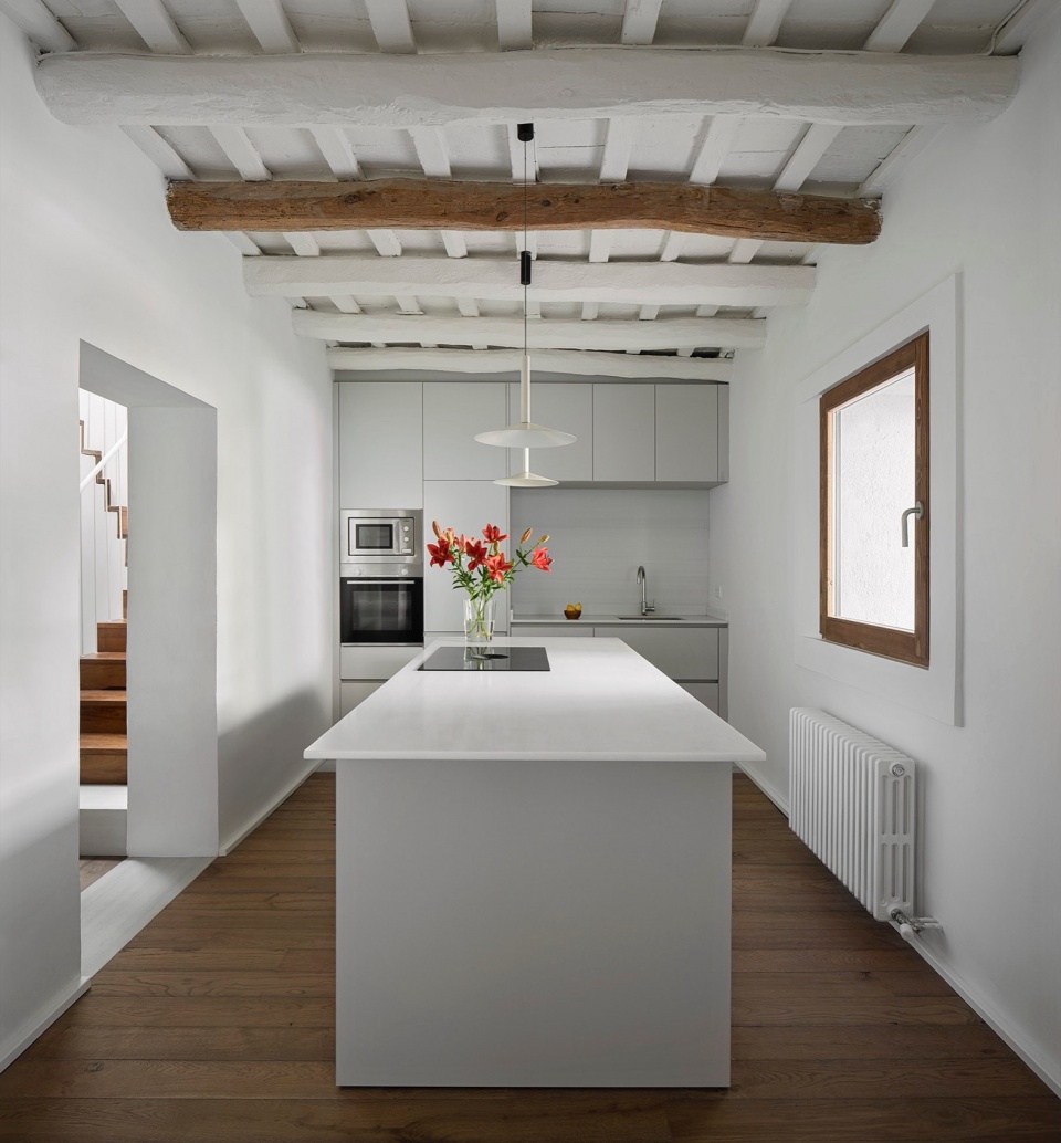 weekend house in puigmolto by arame studio