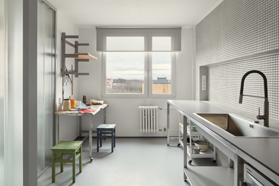 sculptors apartment by neuhausl hunal