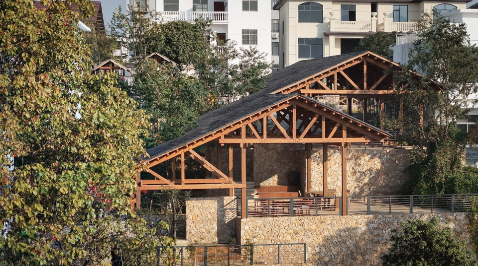 continuous roof wooden structure in dongyang by galaxy arch