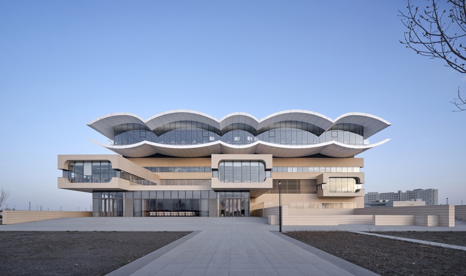 The new library and the school gate of CAUC by Original Design Studio TJAD