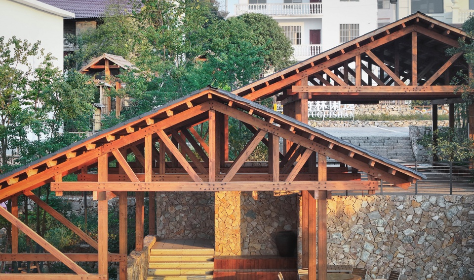 continuous roof wooden structure in dongyang by galaxy arch