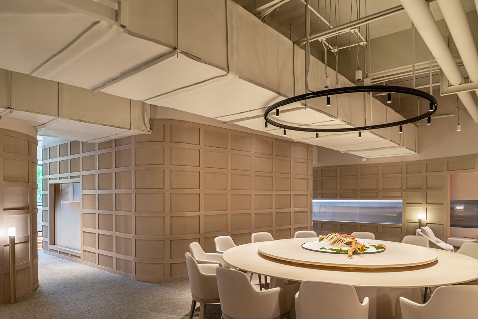 cutting the wall and borrowing the view by studio dotcof