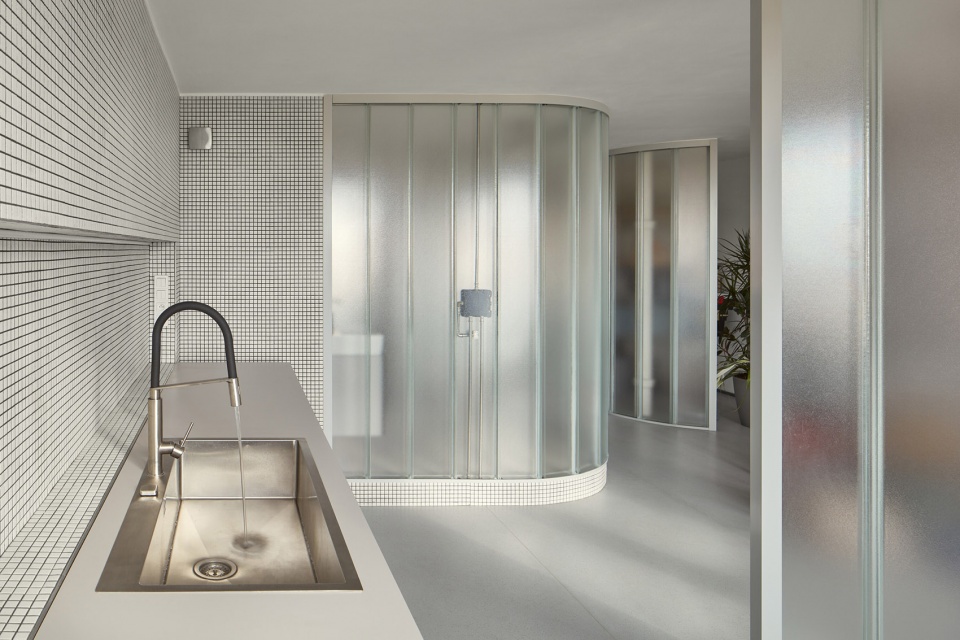 sculptors apartment by neuhausl hunal