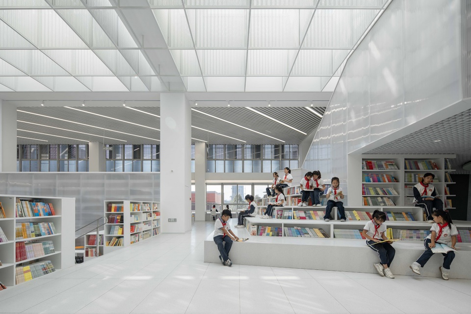 shanghai conservatory of music experimental school hebi branch library interior design by urbanus