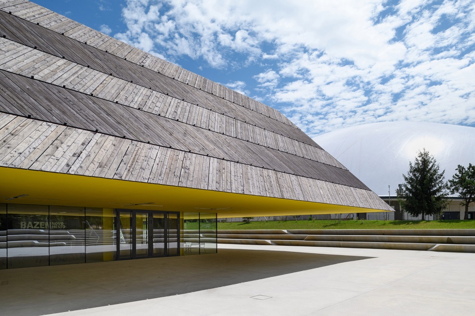 cesca vas pool complex by enota