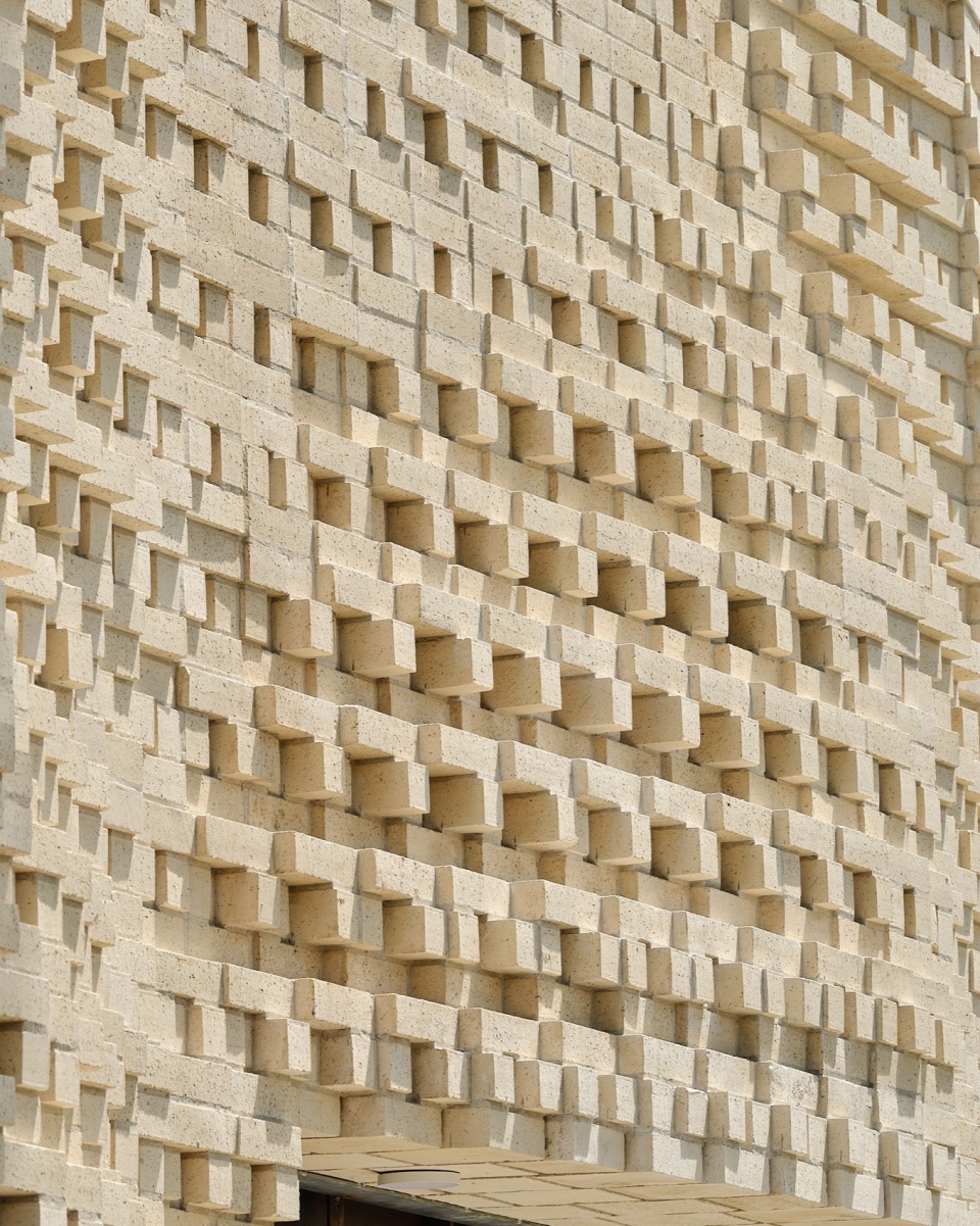 canvas house by partisans