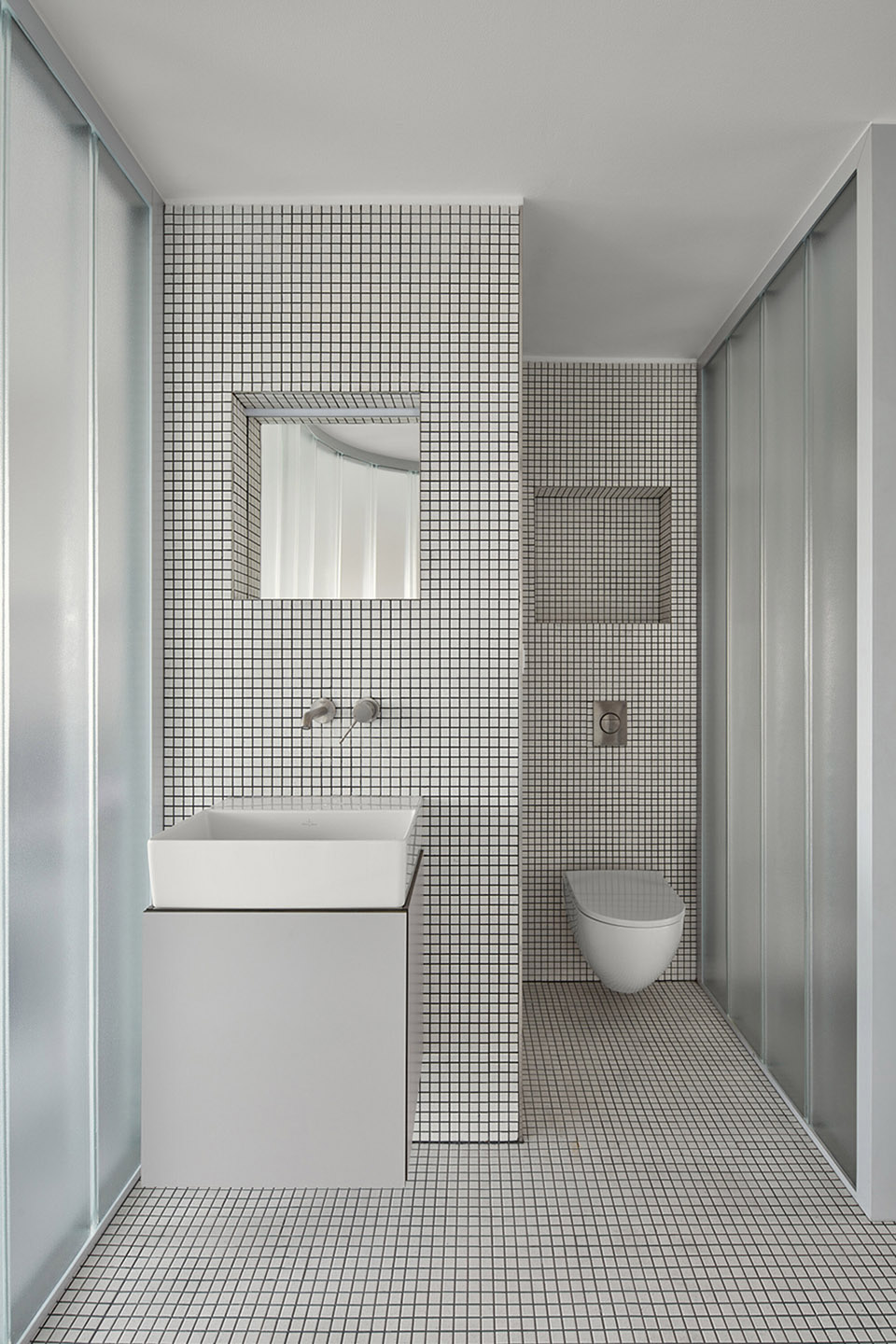 sculptors apartment by neuhausl hunal