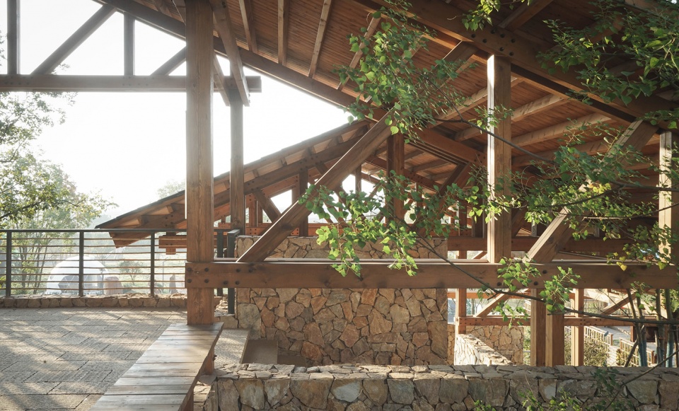 continuous roof wooden structure in dongyang by galaxy arch