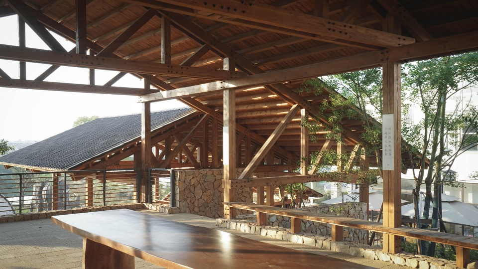 continuous roof wooden structure in dongyang by galaxy arch