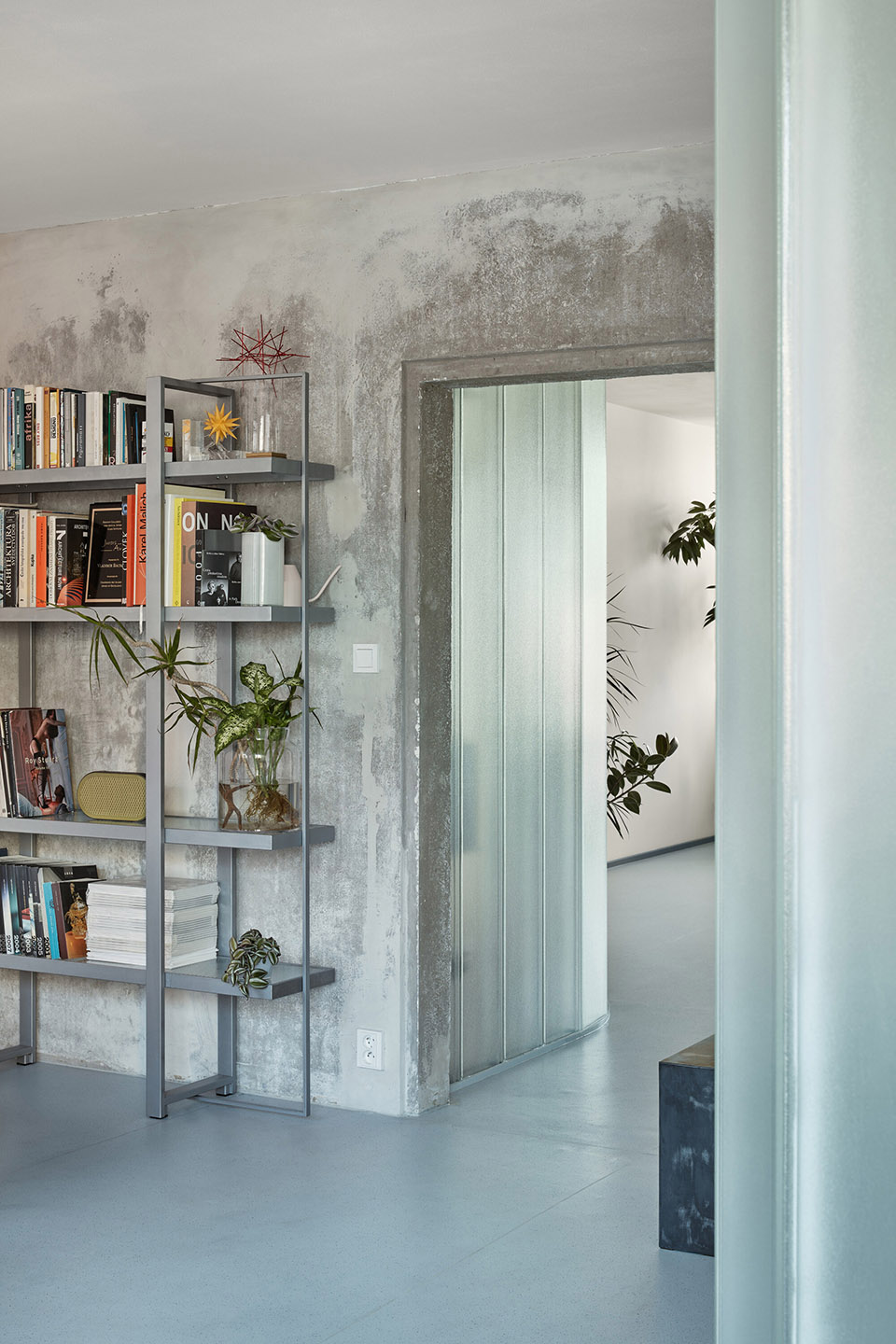 sculptors apartment by neuhausl hunal