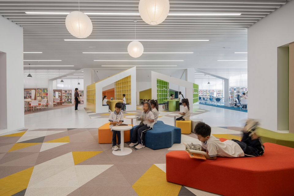 shanghai conservatory of music experimental school hebi branch library interior design by urbanus