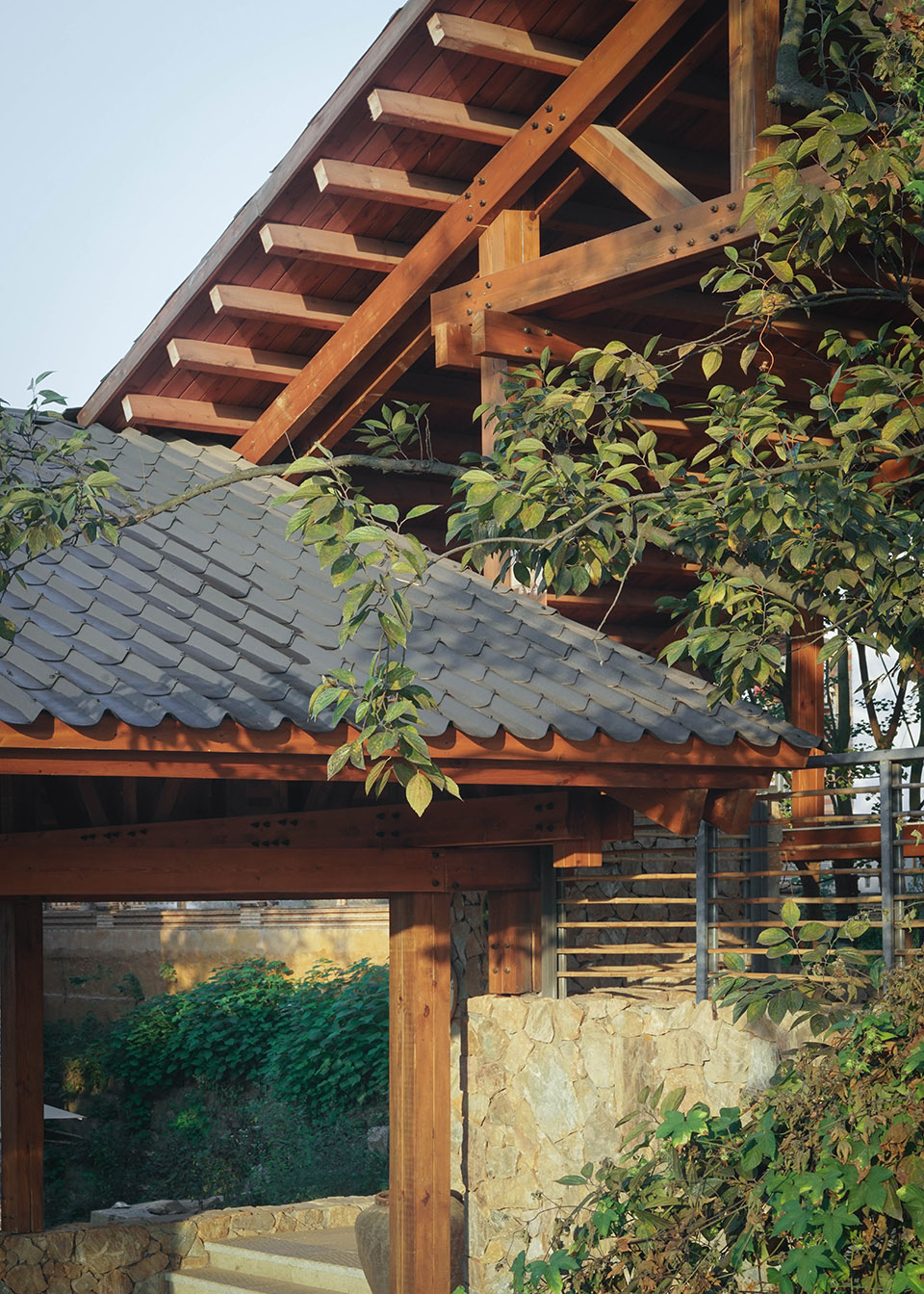 continuous roof wooden structure in dongyang by galaxy arch