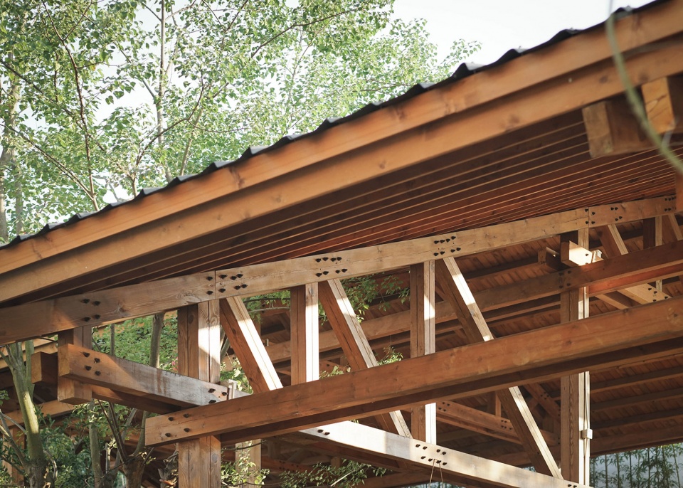 continuous roof wooden structure in dongyang by galaxy arch