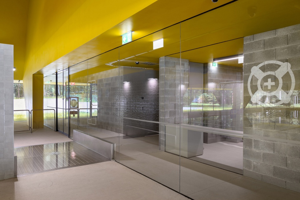cesca vas pool complex by enota