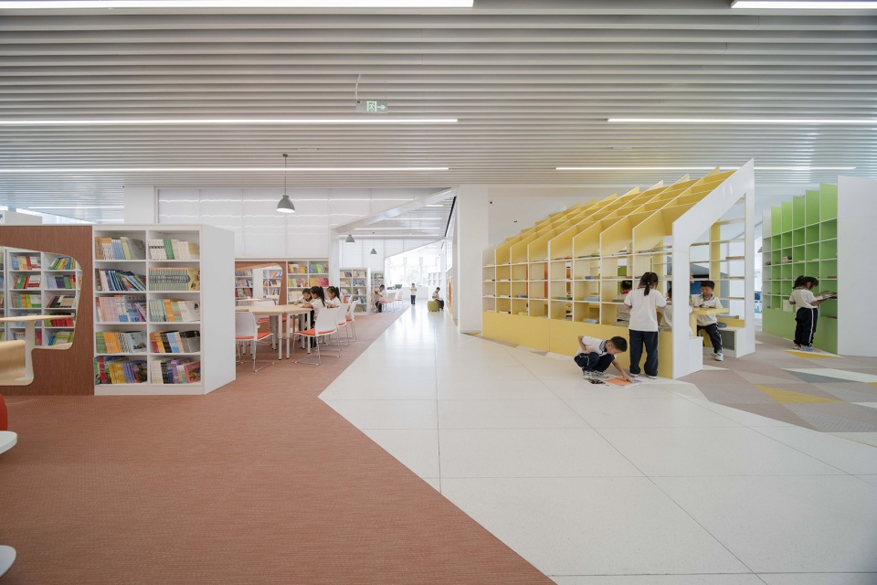 shanghai conservatory of music experimental school hebi branch library interior design by urbanus