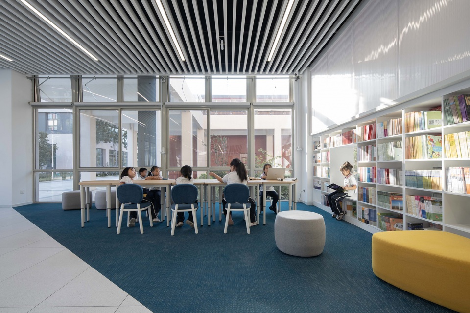 shanghai conservatory of music experimental school hebi branch library interior design by urbanus