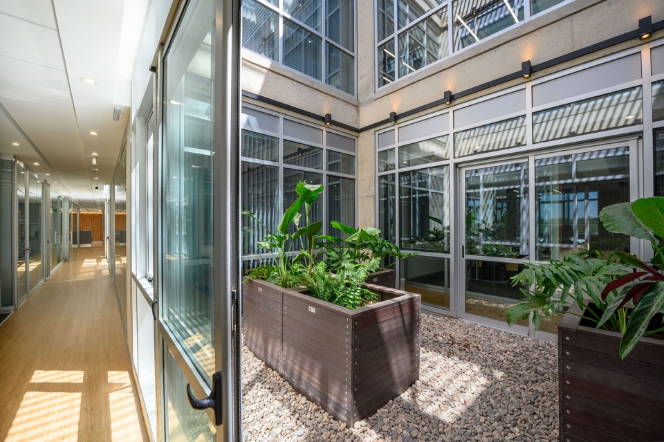 BIOFARMA office building Santiago Viale y Asociados