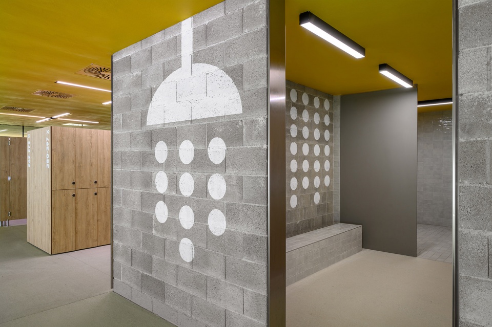 cesca vas pool complex by enota