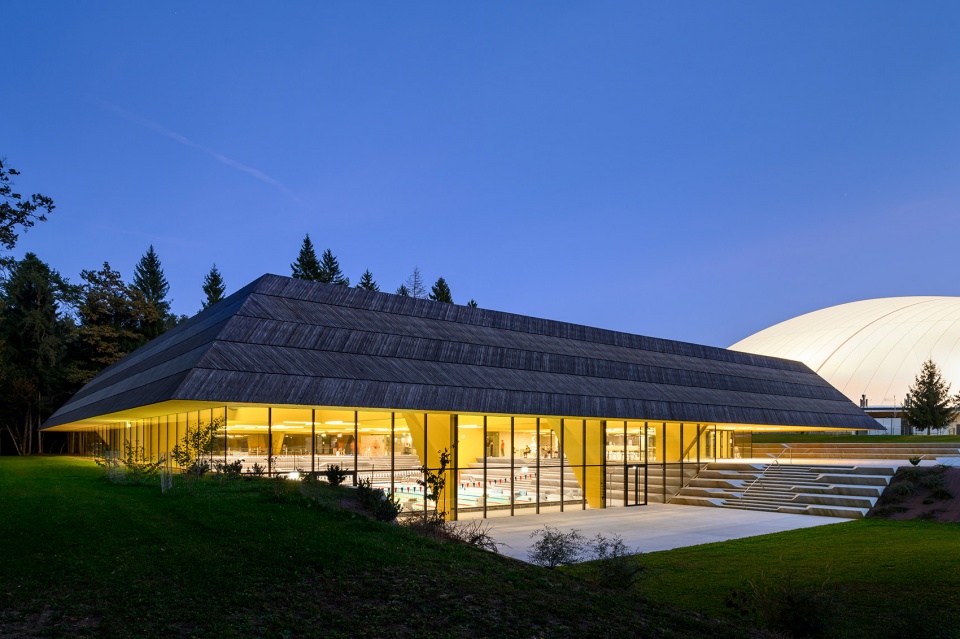 cesca vas pool complex by enota