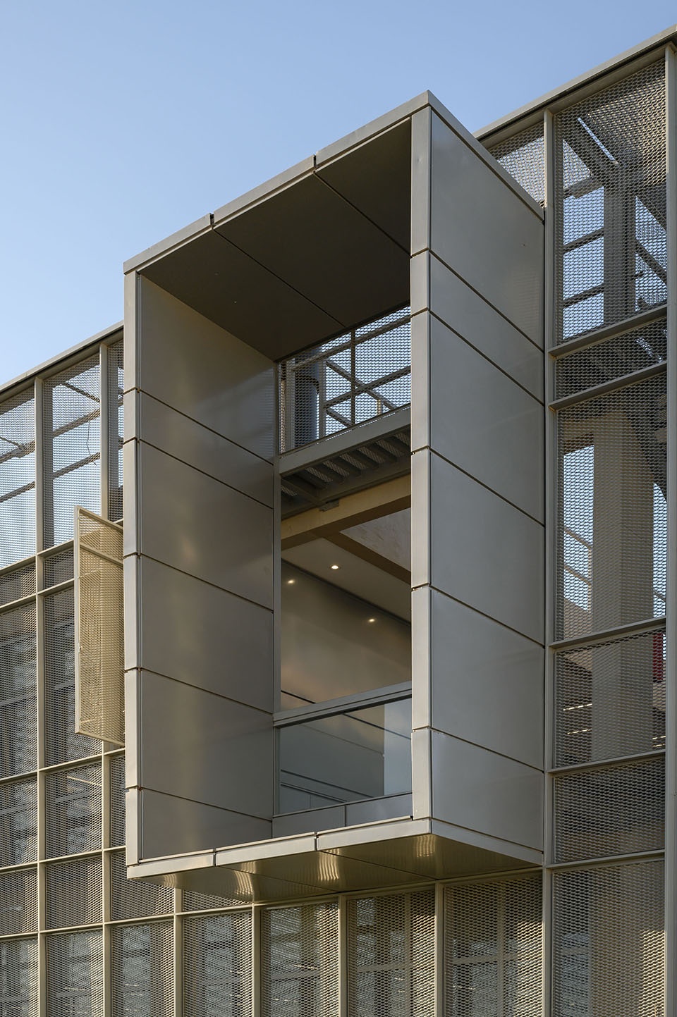 BIOFARMA office building Santiago Viale y Asociados