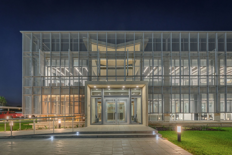 BIOFARMA office building Santiago Viale y Asociados