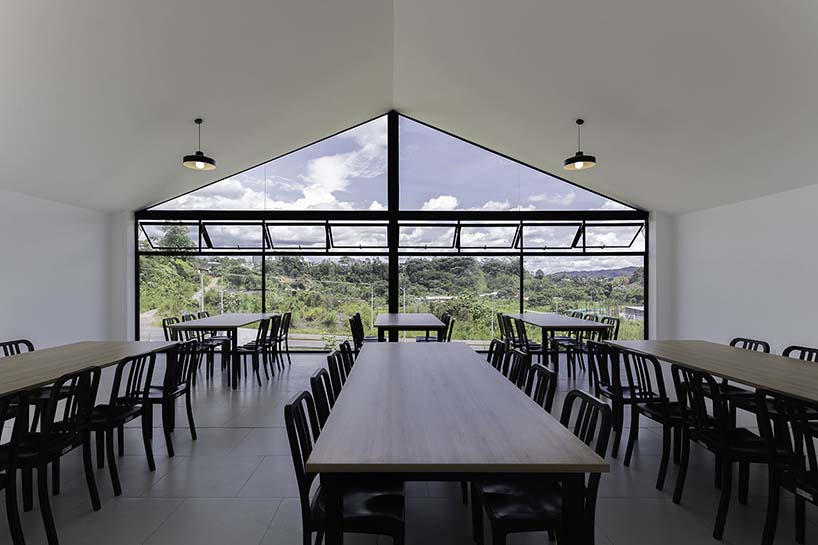 CASA ACOGIDA DESIGNBOOM Side FX Arquitectura