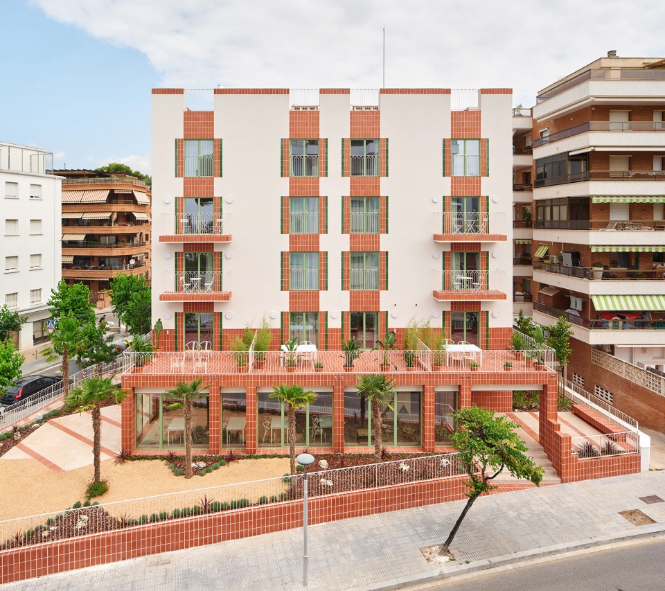 Transformation of an abandoned building into 27 apartments by NUA arquitectures