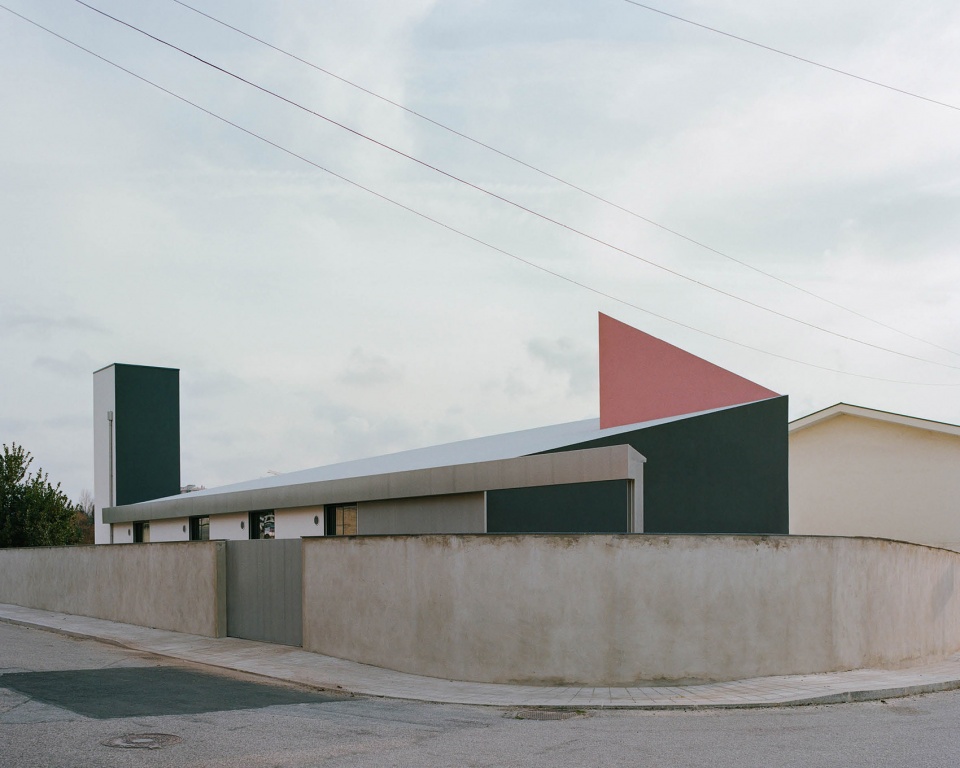 house within three gestures by fala atelier