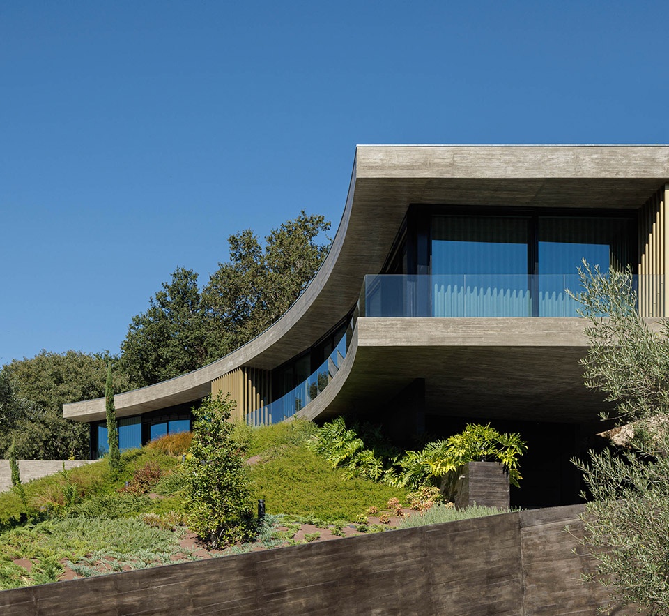 CASA DE BOURO by MUTANT ARQUITECTURA DESIGN