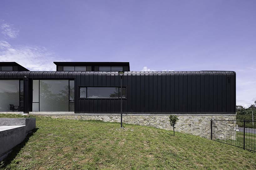 CASA ACOGIDA DESIGNBOOM Side FX Arquitectura