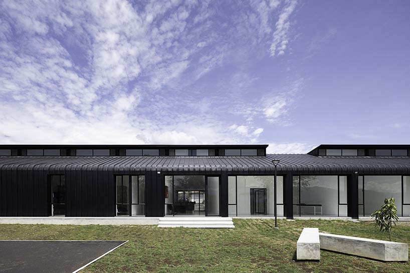 CASA ACOGIDA DESIGNBOOM Side FX Arquitectura