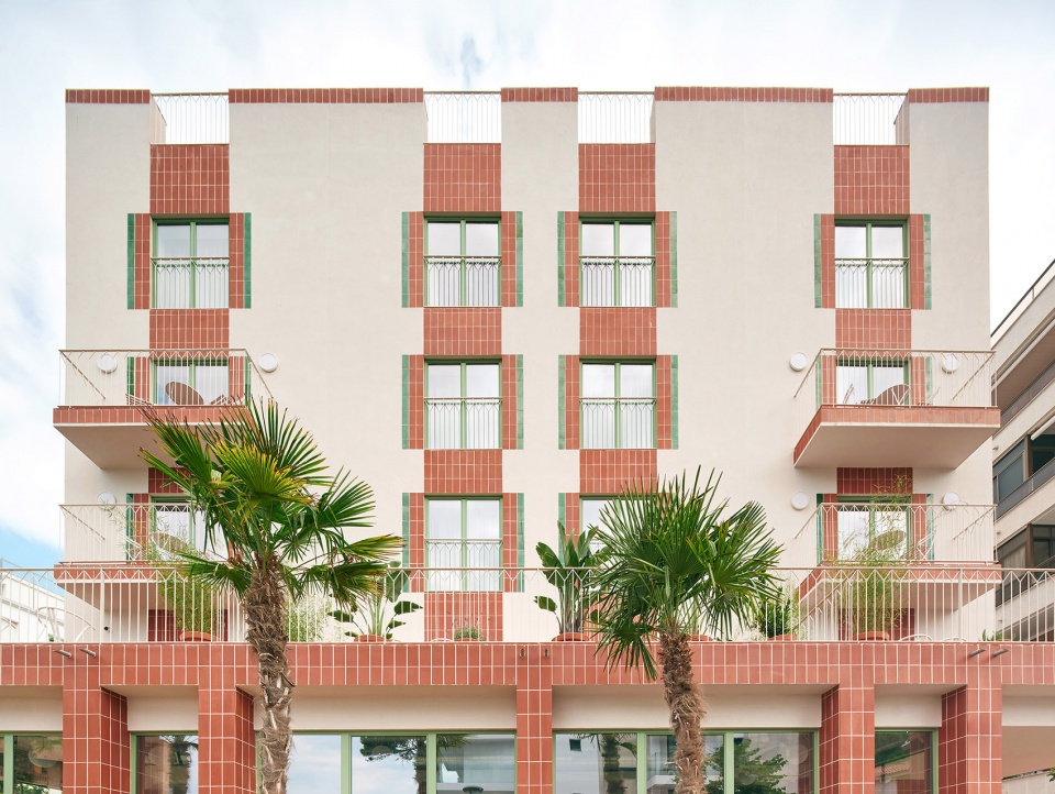 Transformation of an abandoned building into 27 apartments by NUA arquitectures 1
