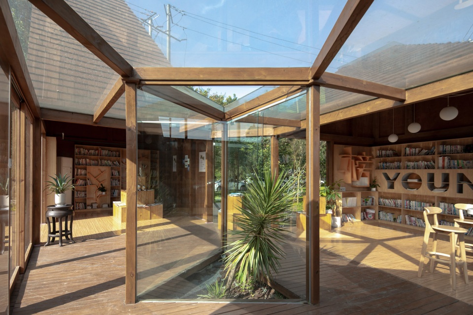 Pyramid Book House China by MAT Office