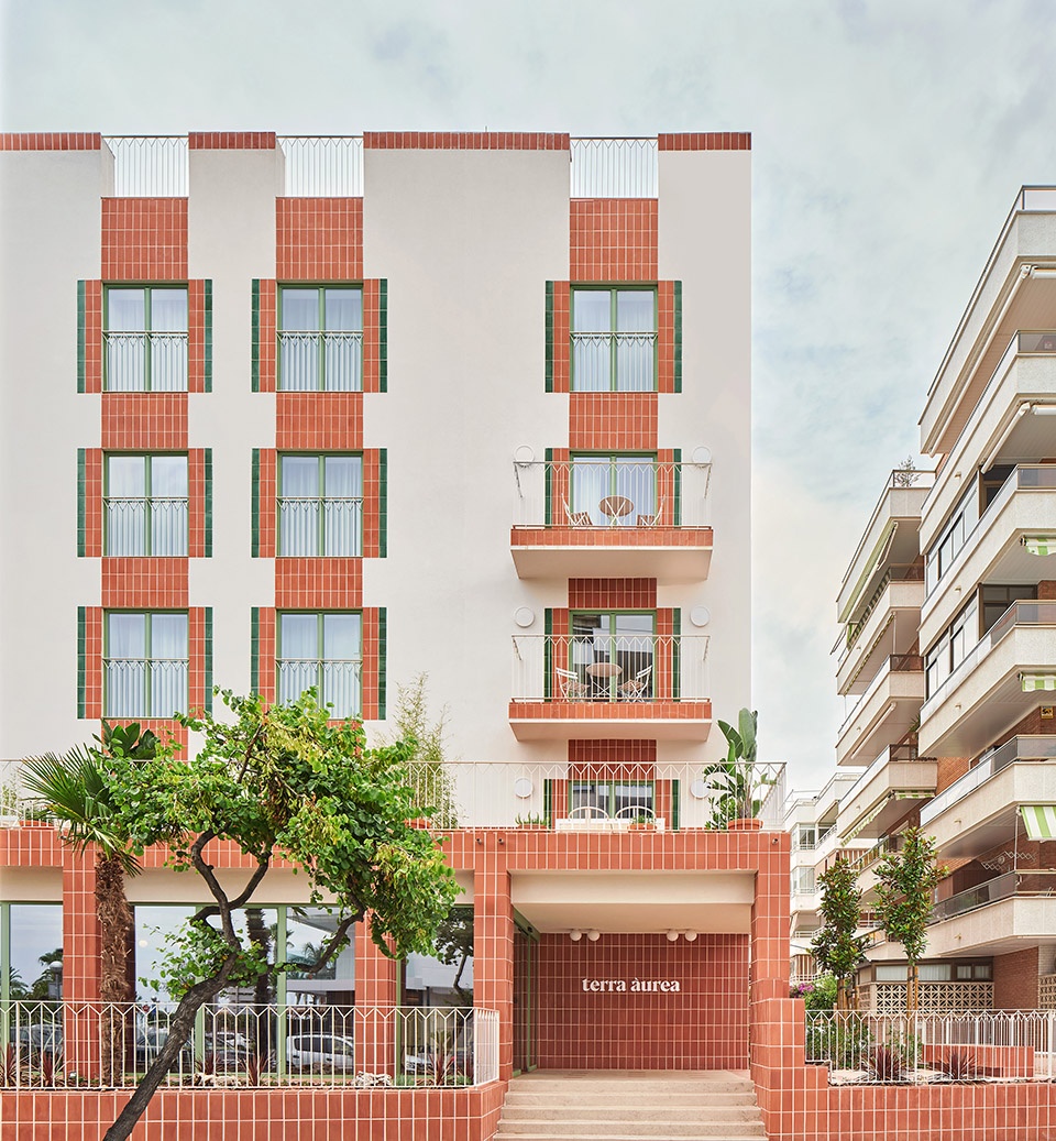 Transformation of an abandoned building into 27 apartments by NUA arquitectures