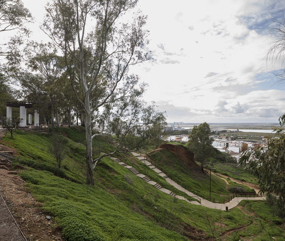 landscape adaptation on the cornice and slopes of el conquero by estudio acta