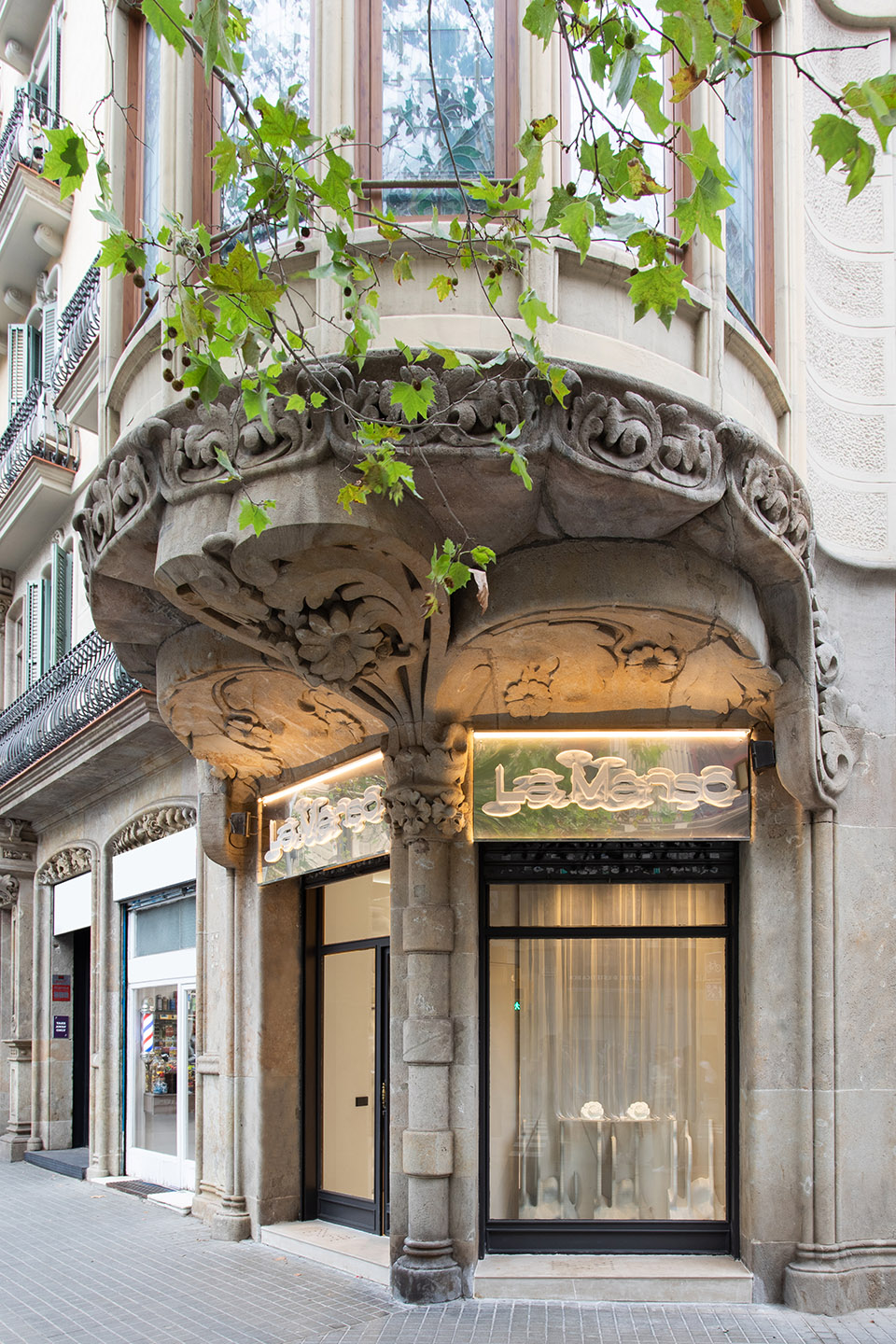 the first flagship store of la manso by external reference