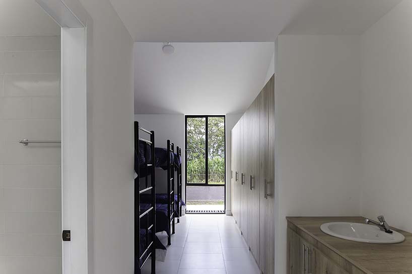 CASA ACOGIDA DESIGNBOOM Side FX Arquitectura