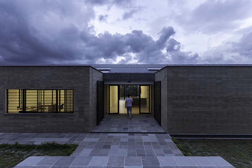 CASA ACOGIDA DESIGNBOOM Side FX Arquitectura