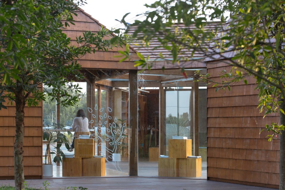 Pyramid Book House China by MAT Office