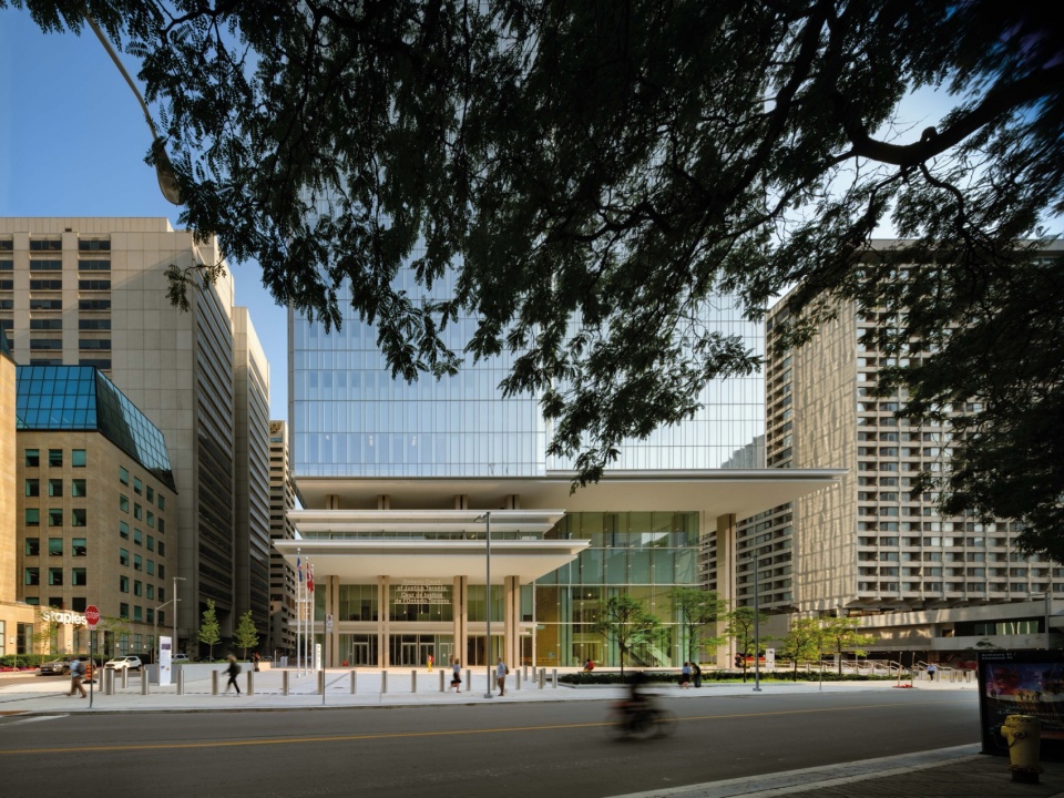 ontario court of justice by renzo piano building workshop and norr architects engineers limited