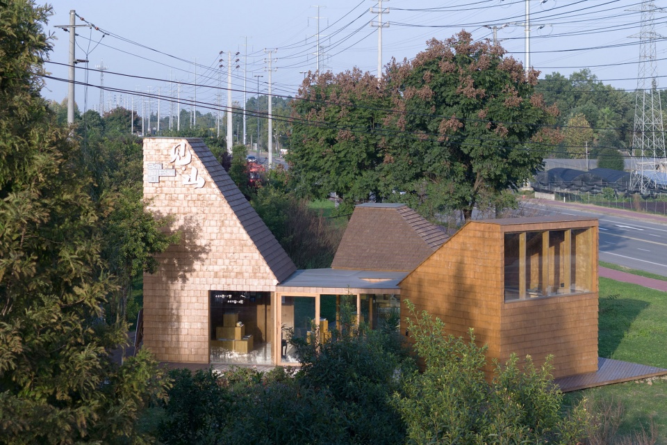 Pyramid Book House China by MAT Office