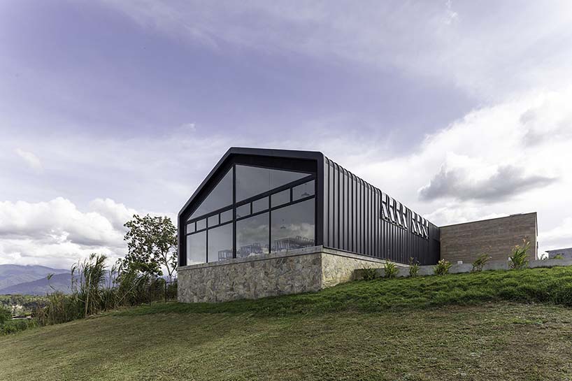 CASA ACOGIDA DESIGNBOOM Side FX Arquitectura