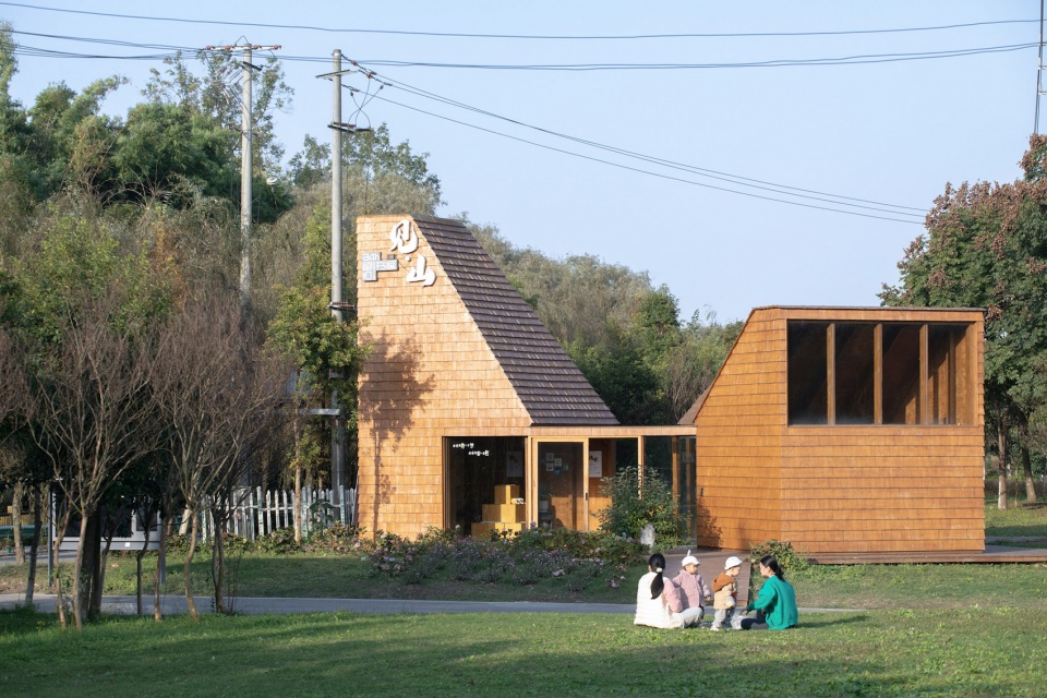 Pyramid Book House China by MAT Office