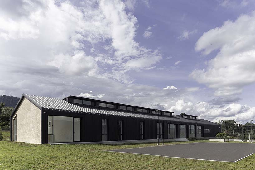 CASA ACOGIDA DESIGNBOOM Side FX Arquitectura
