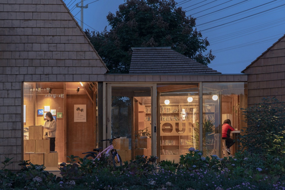 Pyramid Book House China by MAT Office
