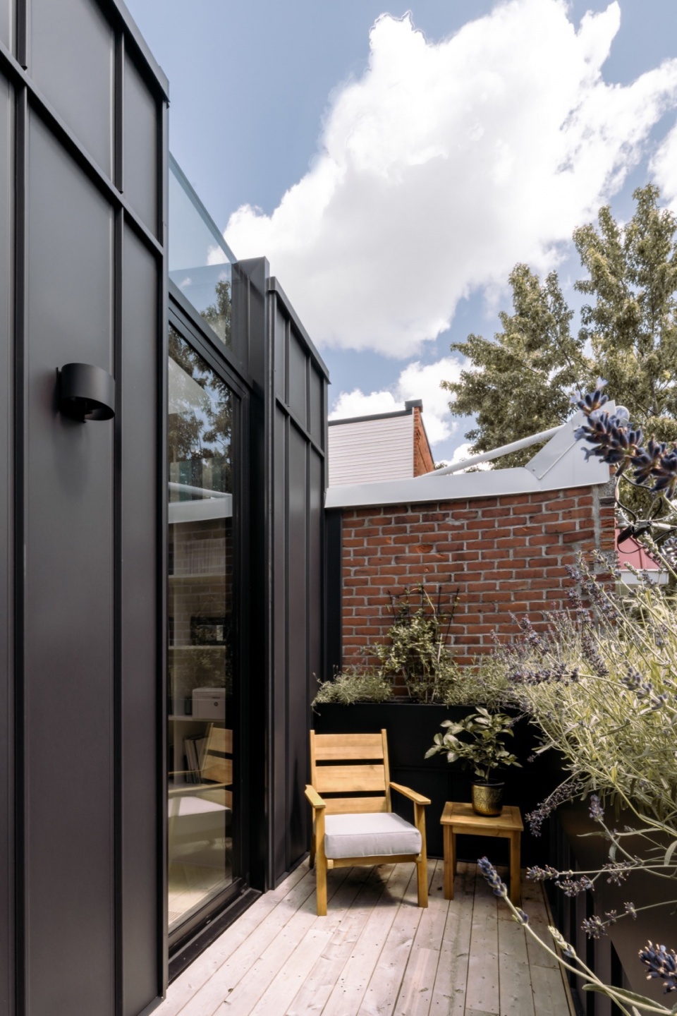 Boite a Lumiere naturehumaine architects