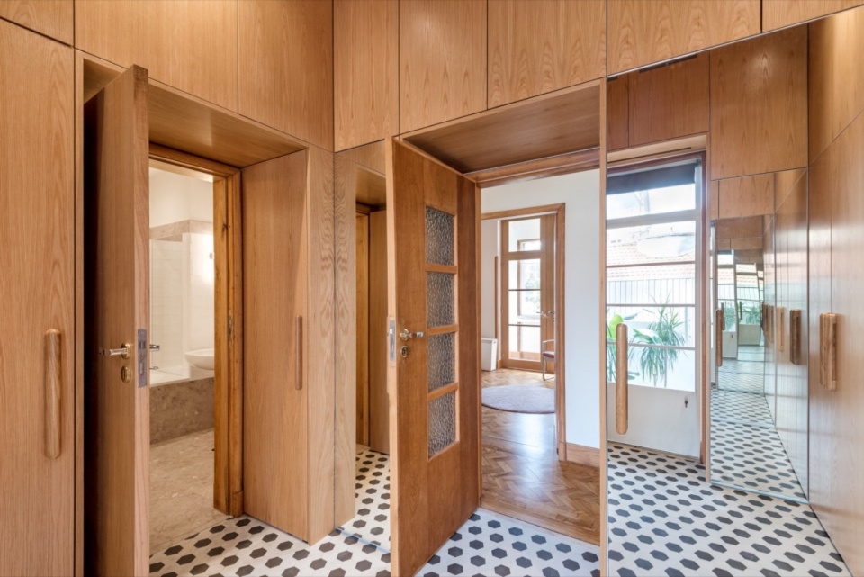 Casa Singer by Atelier Sergio Rebelo