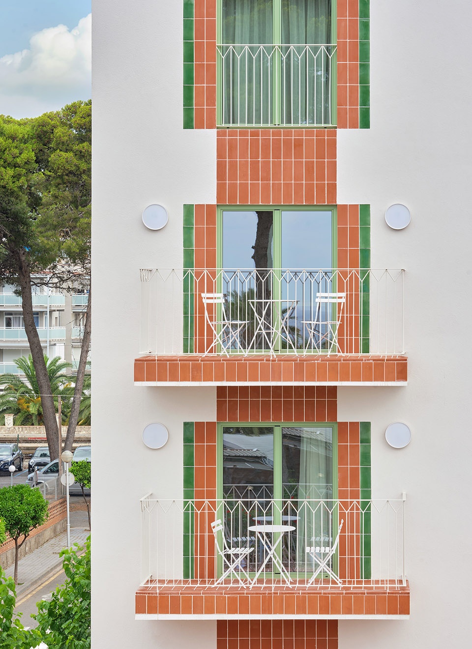 Transformation of an abandoned building into 27 apartments by NUA arquitectures