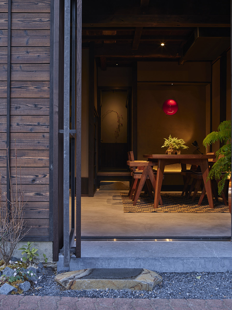izutsuya gallery by the design labo