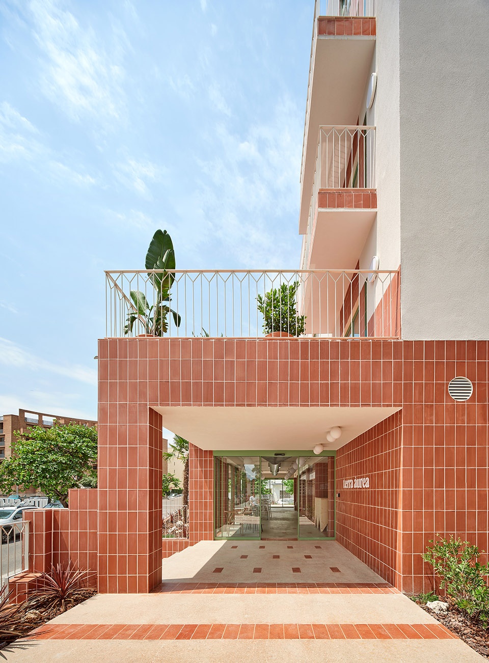 Transformation of an abandoned building into 27 apartments by NUA arquitectures